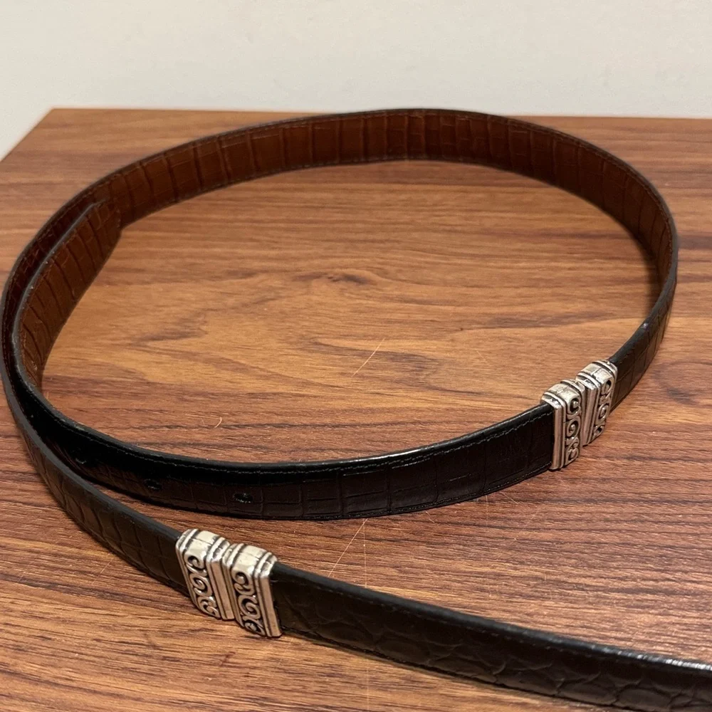 Chico’s Genuine Croc Embossed Leather Belt Reverses from Black To Brown Silver.